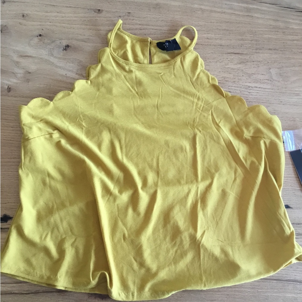 Fifty Street Scalloped Halter CropTop Yellow‎ 
Women’s Extra Large NWT